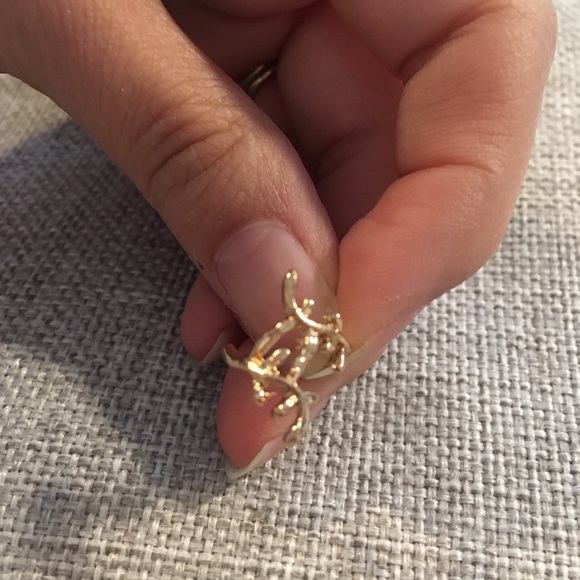 Ionia Vines Ear Cuff Gold - Picture 3 of 3